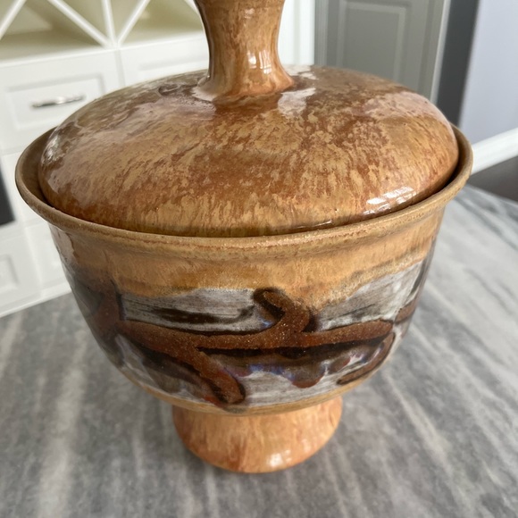 Amazing large vintage made by artisan covered serving vessel pot with lid - Picture 5 of 16